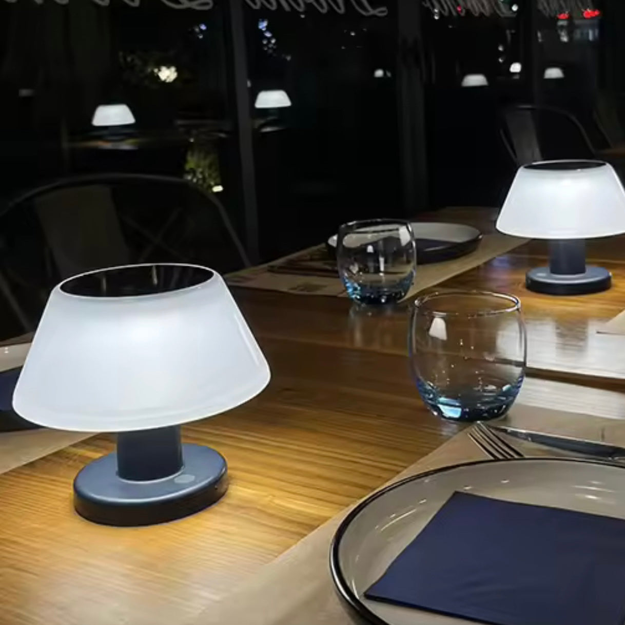 Veioza solara pentru terase si gradini Ventura cu lumina rece/5000K